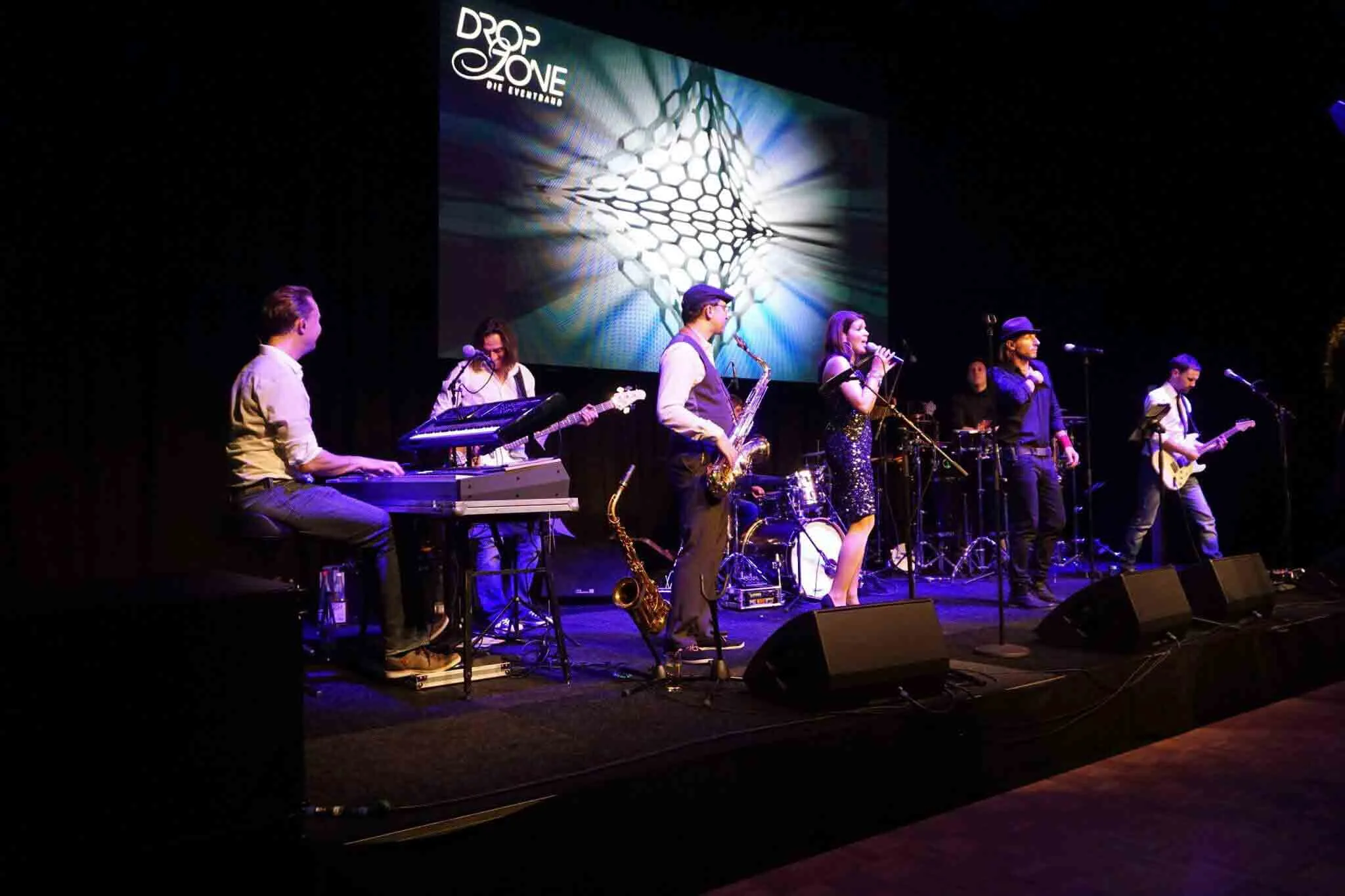 Dropzone – Coverband live auf der Bühne