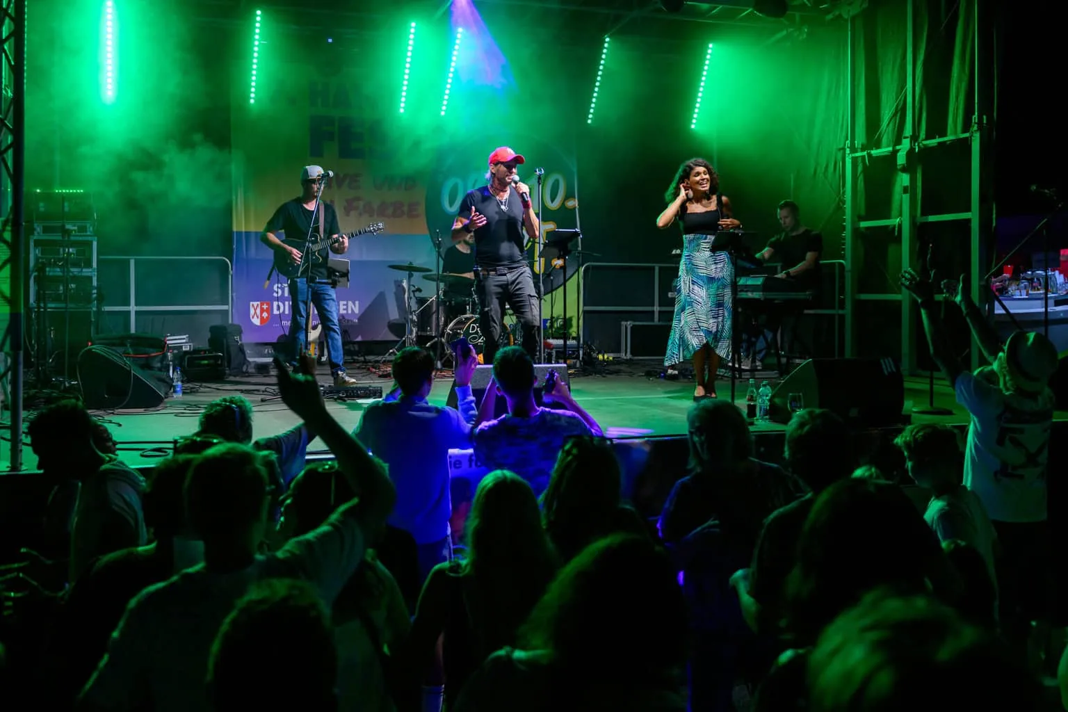 Dropzone Liveband Performance